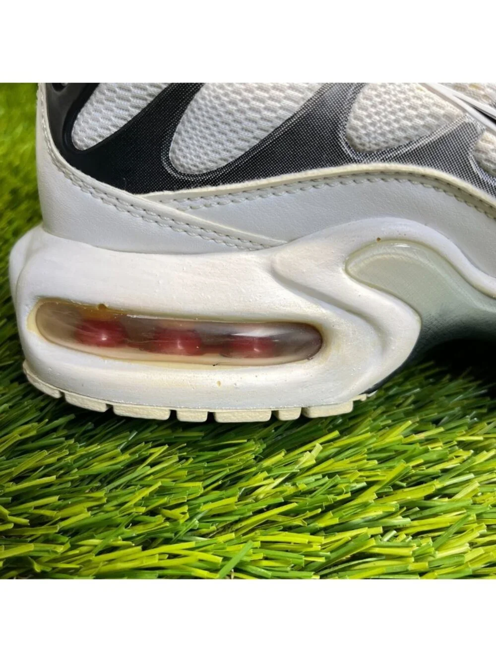 Nike Air Max Plus Boys Size 5.5Y White Black Athletic Running Shoes Sneakers